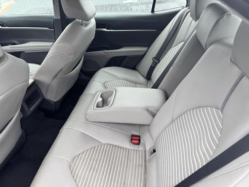 2018 Toyota Camry Hybrid SE