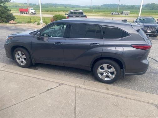 2022 Toyota Highlander LE