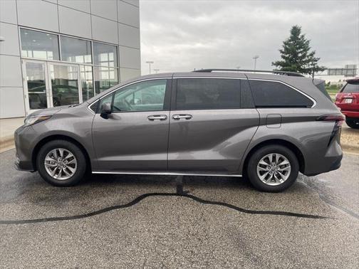 2023 Toyota Sienna XLE 8 Passenger