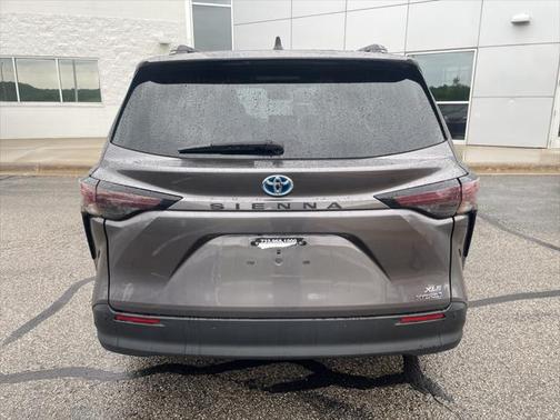 2023 Toyota Sienna XLE 8 Passenger