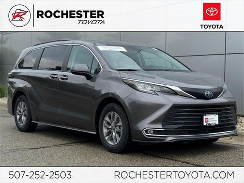 2023 Toyota Sienna XLE 8 Passenger