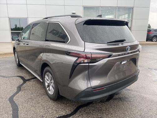 2023 Toyota Sienna XLE 8 Passenger
