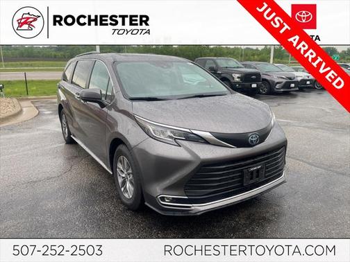 2023 Toyota Sienna XLE 8 Passenger