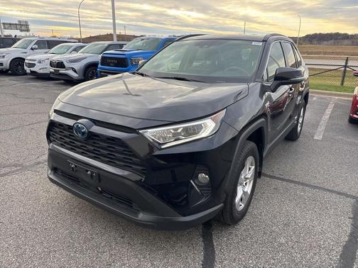 2020 Toyota RAV4 Hybrid XLE