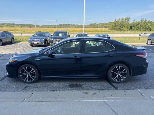 2019 Toyota Camry Hybrid SE