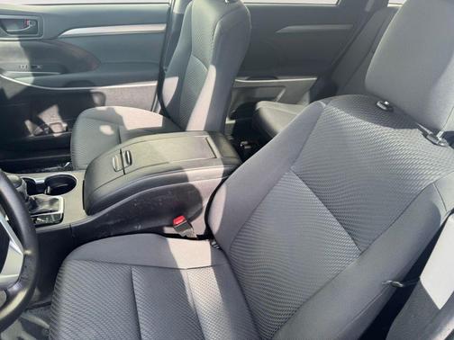 Predawn Gray Mica 2019 Toyota Highlander Hybrid LE