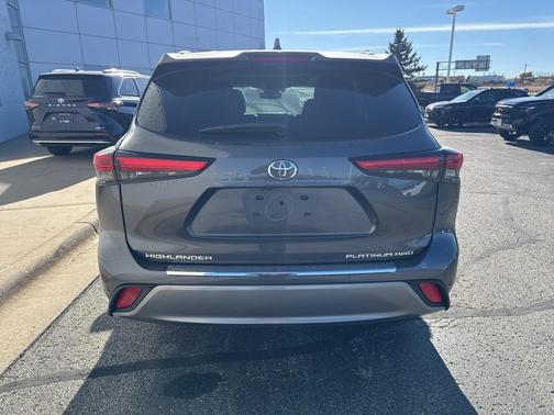 2023 Toyota Highlander Platinum