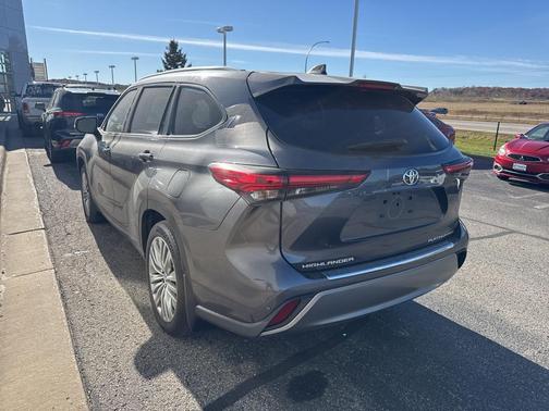 2023 Toyota Highlander Platinum