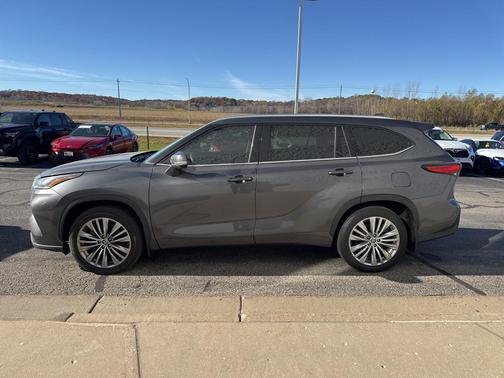 2023 Toyota Highlander Platinum