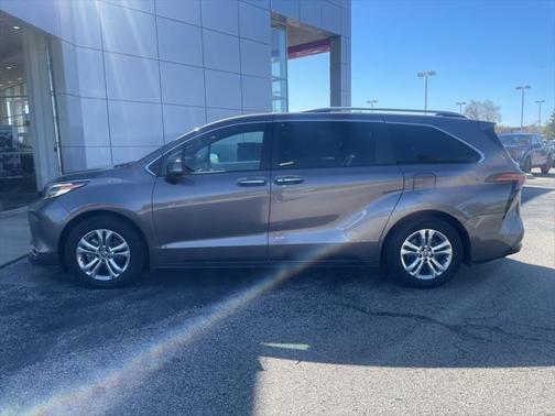 2022 Toyota Sienna Platinum 7 Passenger
