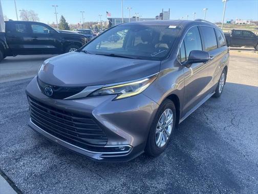 2022 Toyota Sienna Platinum 7 Passenger