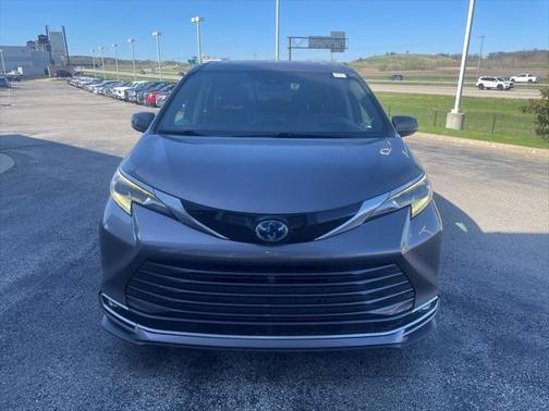 2022 Toyota Sienna Platinum 7 Passenger