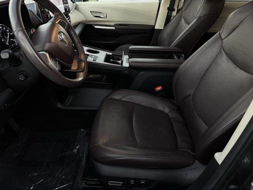 2022 Toyota Sienna Platinum 7 Passenger