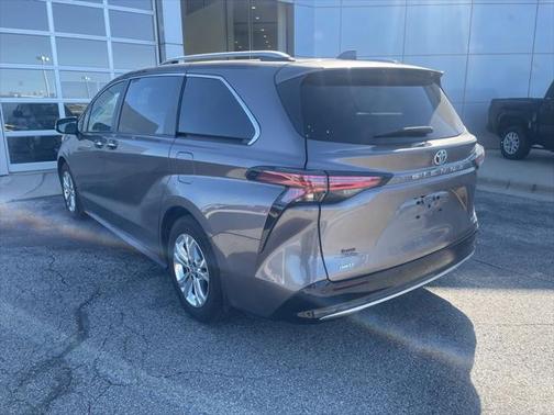 2022 Toyota Sienna Platinum 7 Passenger