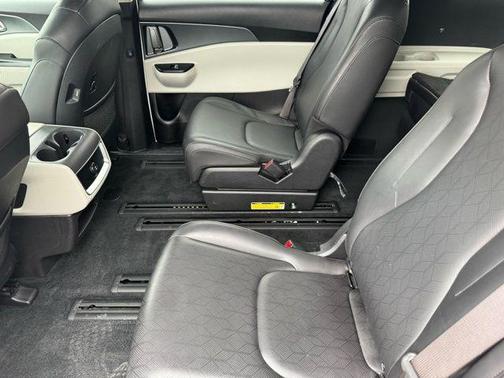 2024 Kia Carnival LX