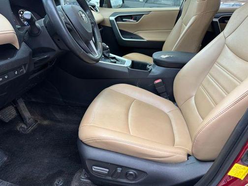 2022 Toyota RAV4 Hybrid XLE Premium