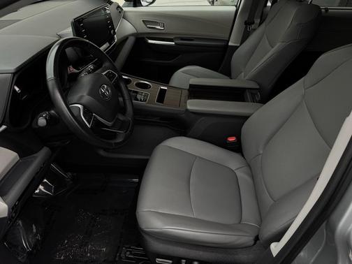 2024 Toyota Sienna XLE 8 Passenger