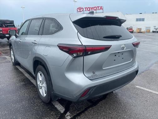 2024 Toyota Highlander LE I4
