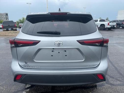 2024 Toyota Highlander LE I4