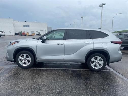 2024 Toyota Highlander LE I4