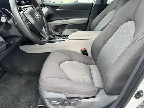 2019 Toyota Camry Hybrid LE