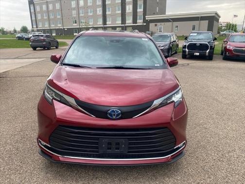 2021 Toyota Sienna XLE 7 Passenger