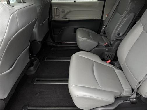 2021 Toyota Sienna XLE 7 Passenger