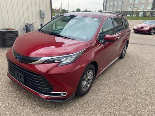 2021 Toyota Sienna XLE 7 Passenger