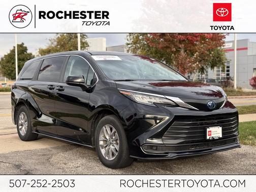 2022 Toyota Sienna LE