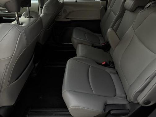 2023 Toyota Sienna XLE 8 Passenger