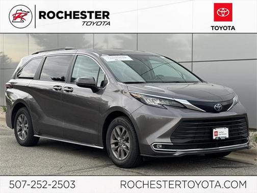 2023 Toyota Sienna XLE 8 Passenger