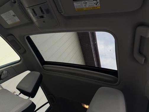 2017 Toyota RAV4 Hybrid XLE