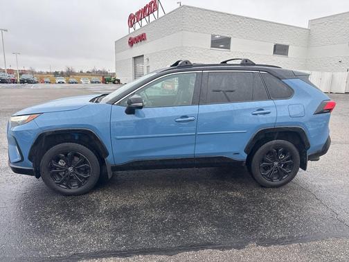 2022 Toyota RAV4 Hybrid SE