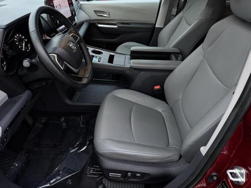 2023 Toyota Sienna XLE 7 Passenger