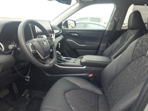 2024 Toyota Highlander Hybrid XLE