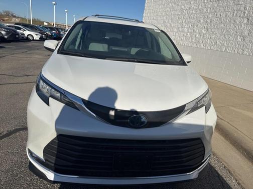 2023 Toyota Sienna XLE