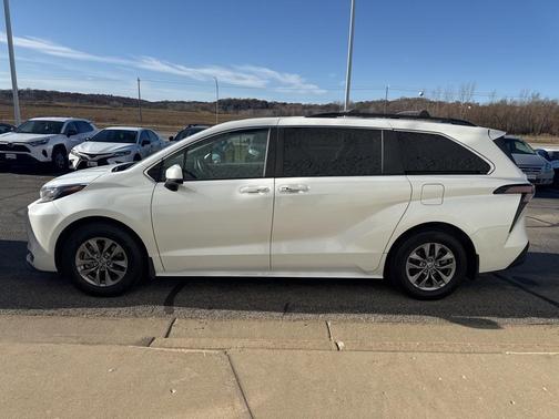 2023 Toyota Sienna XLE