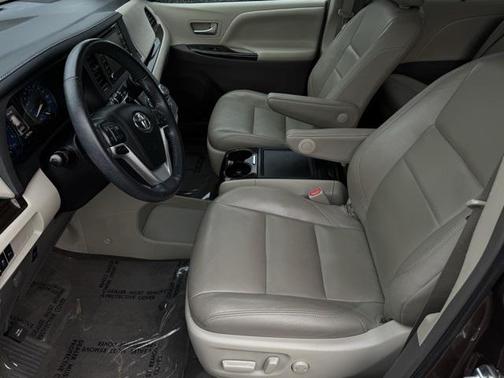 2019 Toyota Sienna XLE