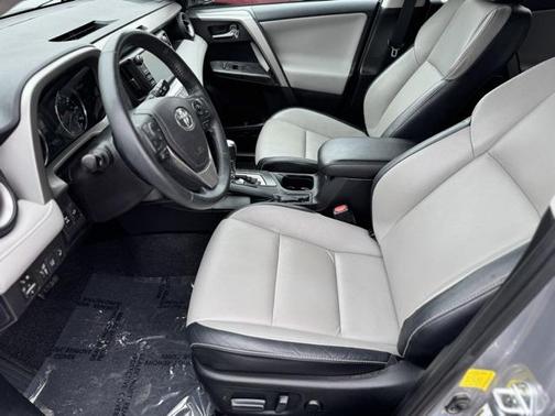 2017 Toyota RAV4 Platinum