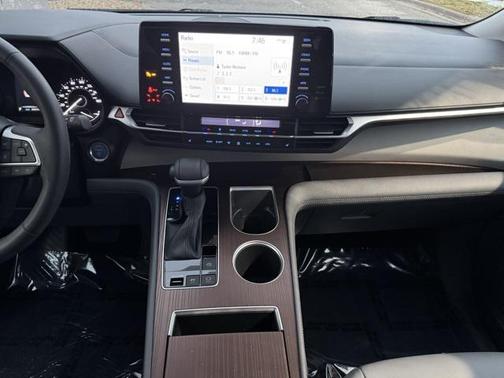 2022 Toyota Sienna XLE