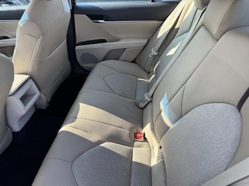 2018 Toyota Camry Hybrid LE