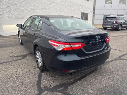 2018 Toyota Camry Hybrid LE