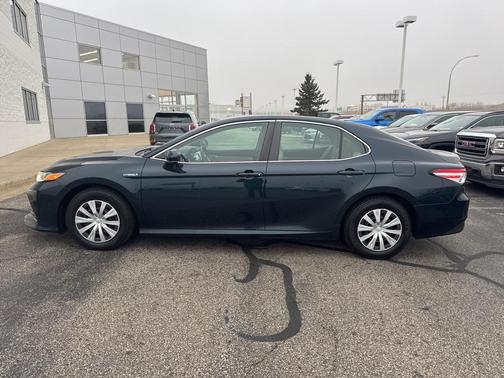 2018 Toyota Camry Hybrid LE