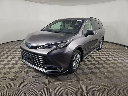 2023 Toyota Sienna XLE