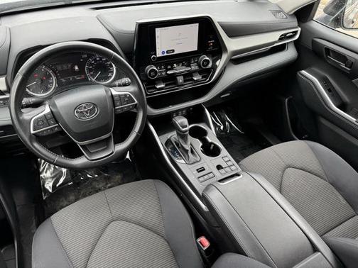 2024 Toyota Highlander LE I4