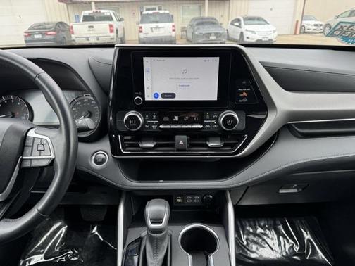 2024 Toyota Highlander LE I4