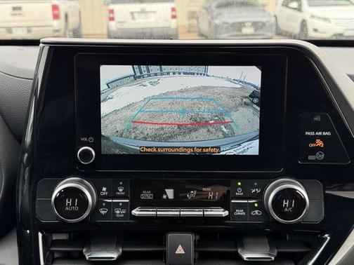 2024 Toyota Highlander LE I4