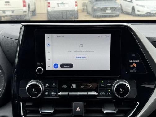 2024 Toyota Highlander LE I4