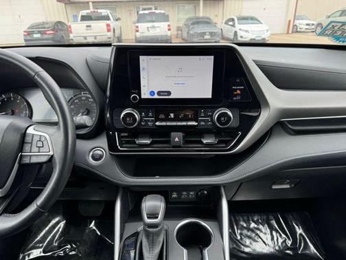 2024 Toyota Highlander LE I4