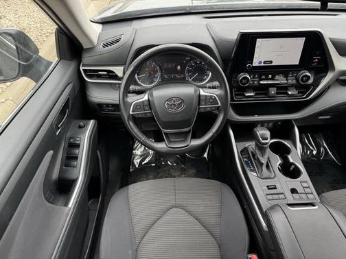 2024 Toyota Highlander LE I4